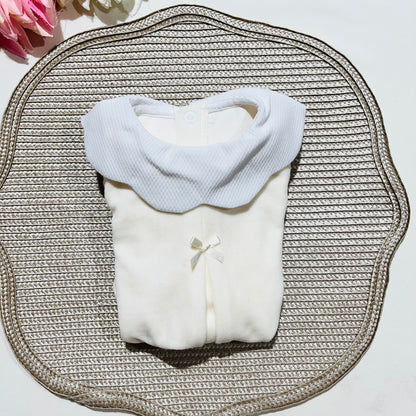 Babygrow em veludo com gola pique