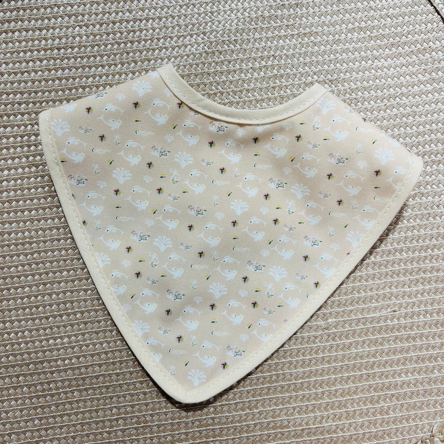 Bandana de bebé impermeável - Varios padrões e cores