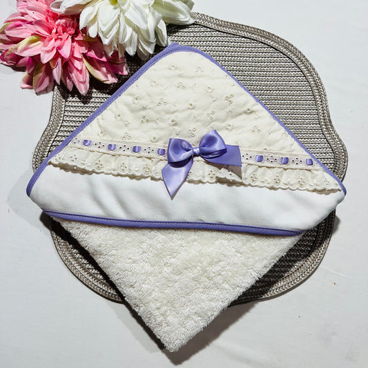 Toalha de Banho em algodão para Bebé com bordado inglês - Lavanda