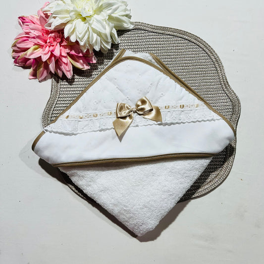 Toalha de Banho em algodão para Bebé com bordado inglês - Bege