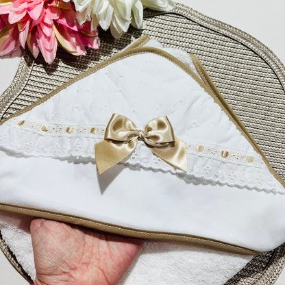 Toalha de Banho em algodão para Bebé com bordado inglês - Bege