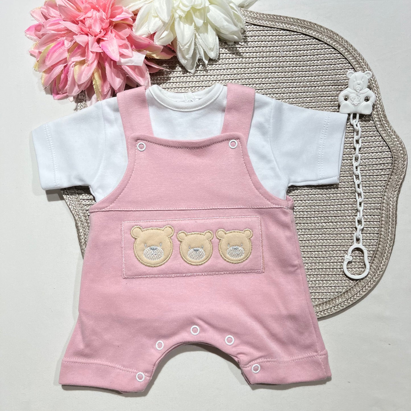 Conjunto Jardineira, Camisola e prende chupeta - 1 aos 6M