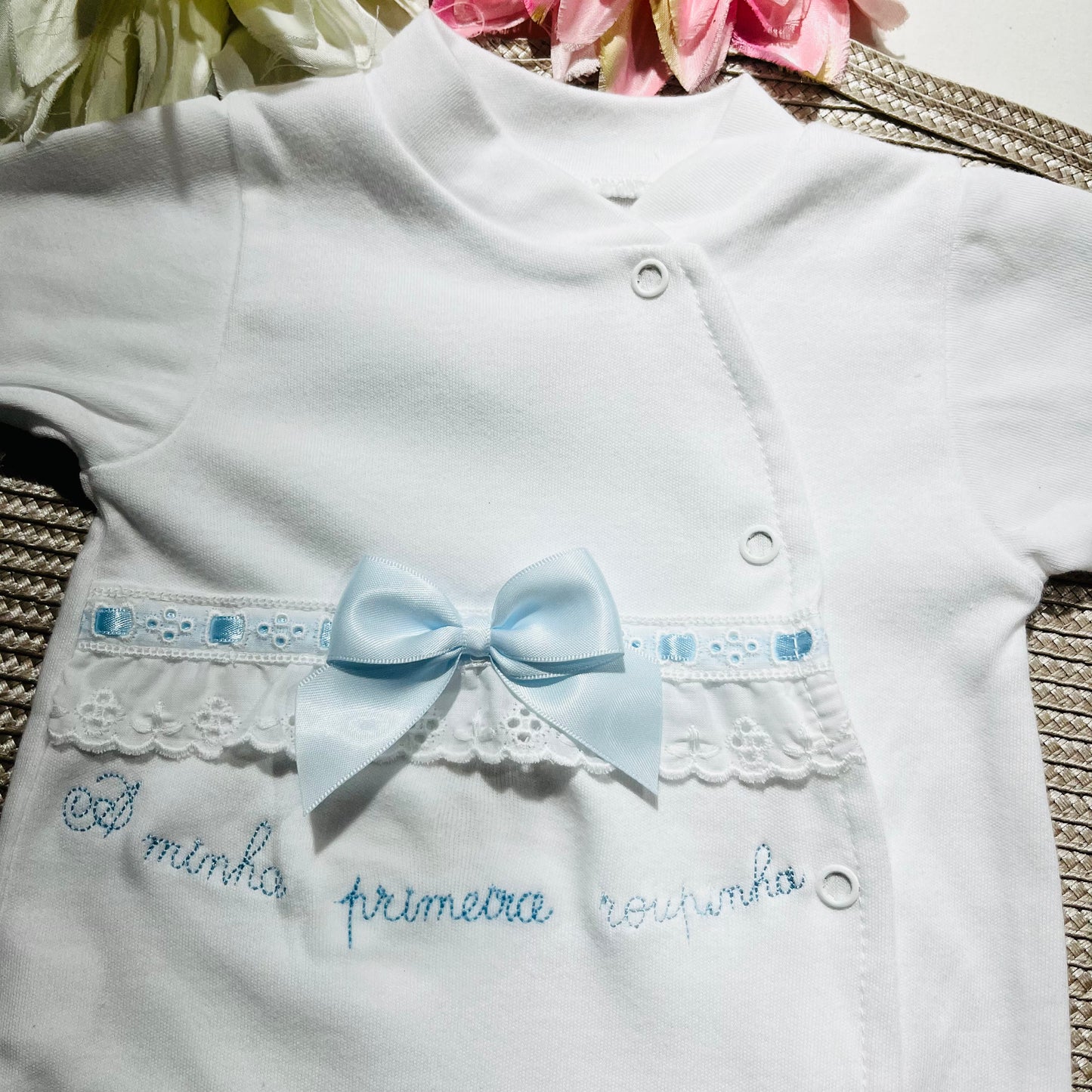 Primeira roupinha branco para recém-nascido - Algodão com bordado inglês