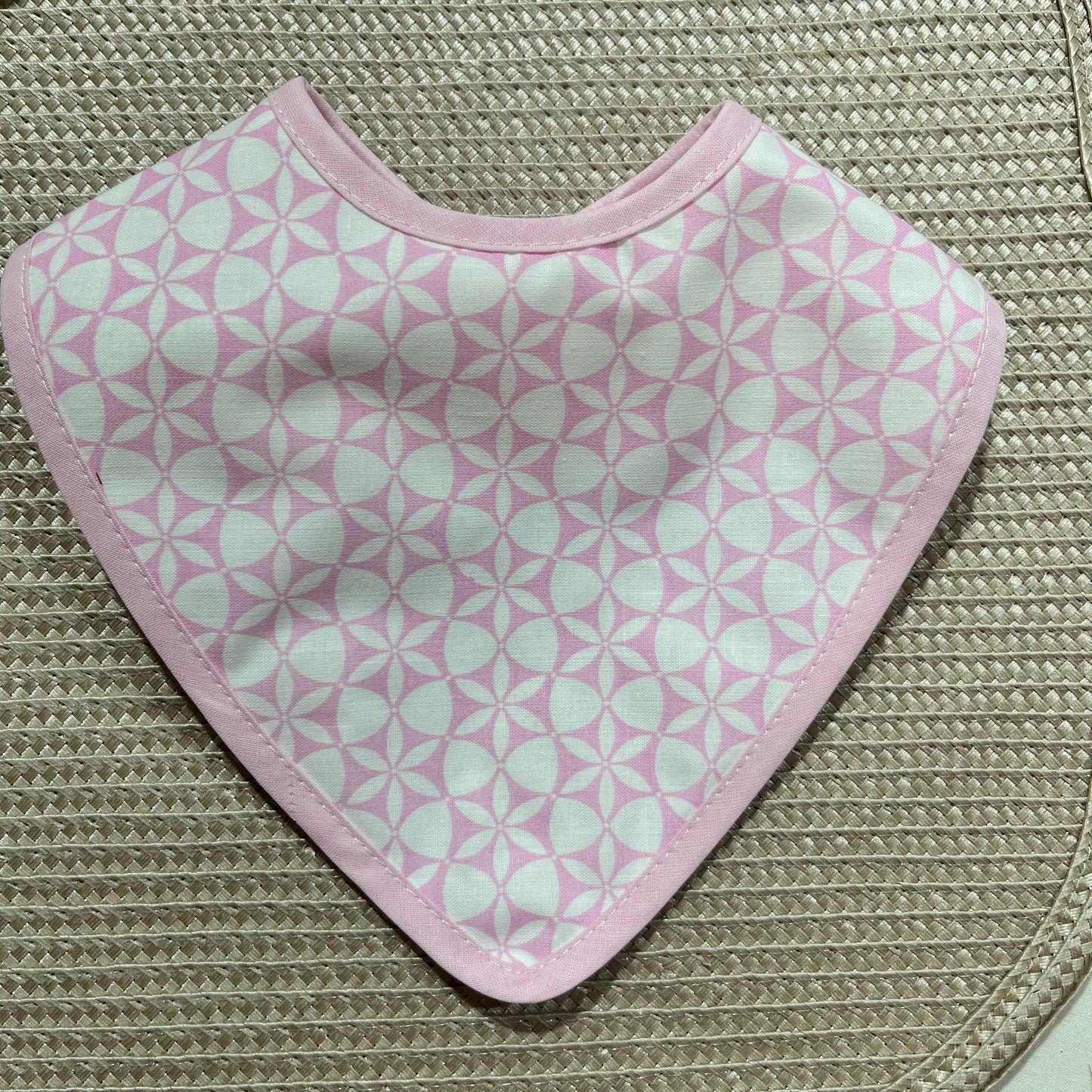 Bandana de bebé impermeável - Vários padrões e cores