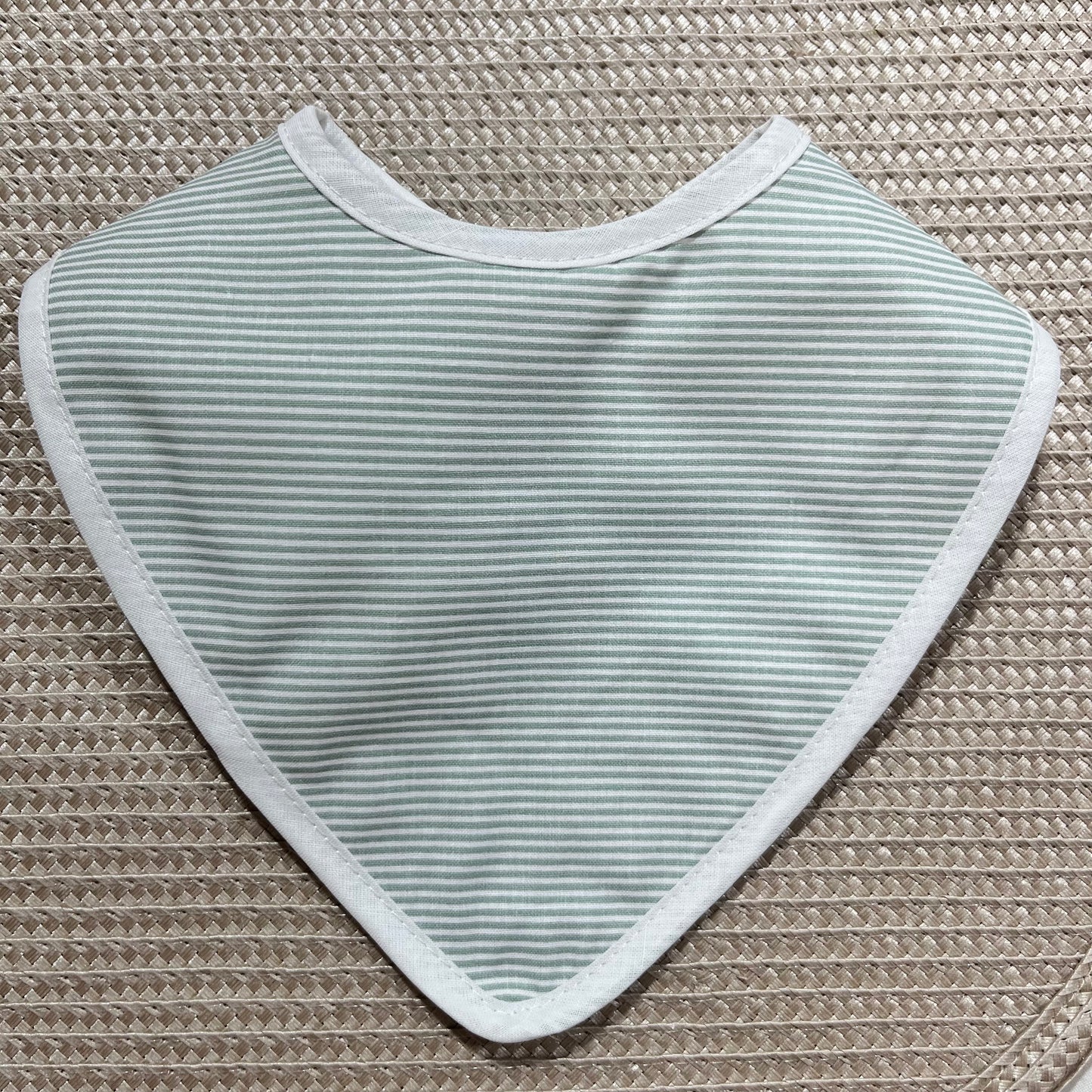 Bandana de bebé impermeável - Vários padrões e cores