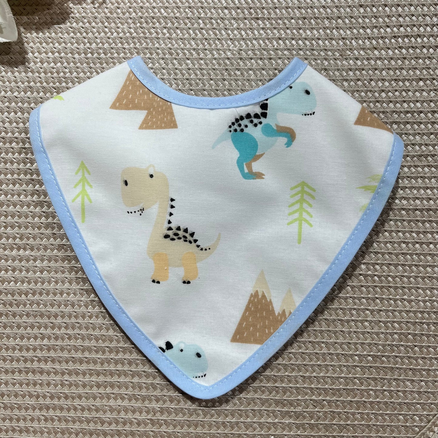 Bandana de bebé impermeável - Vários padrões e cores
