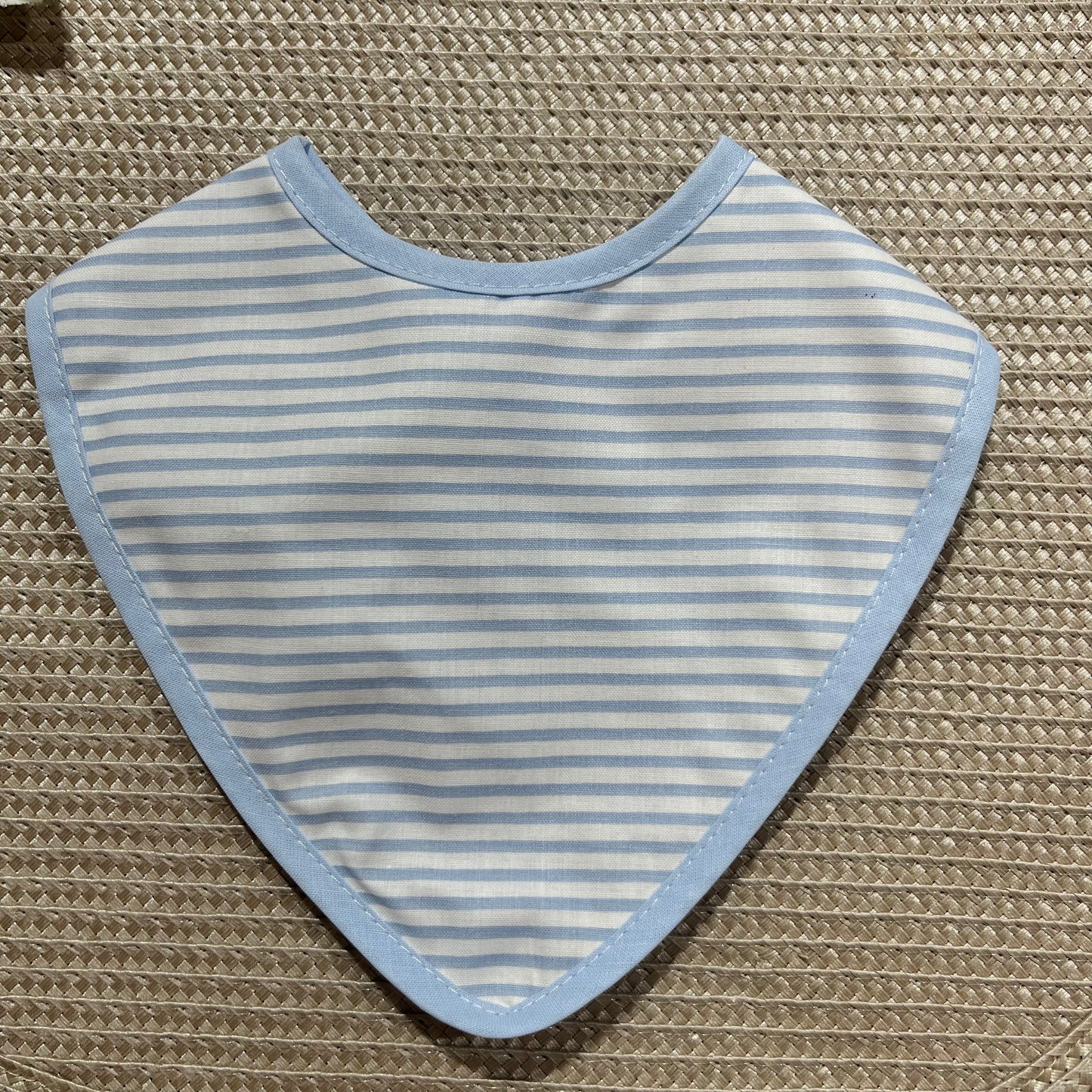 Bandana de bebé impermeável - Vários padrões e cores
