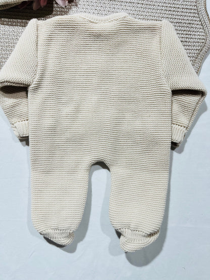 Conjunto macacão e gorro para bebé - 1M - Areia