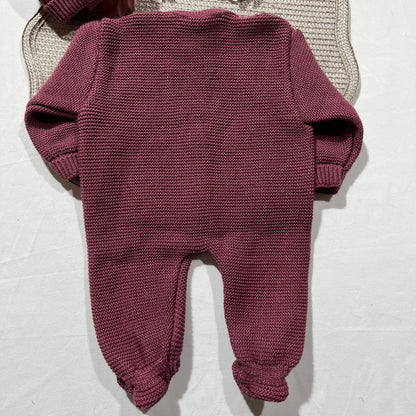 Conjunto macacão e gorro para bebé - 1M - Beringela